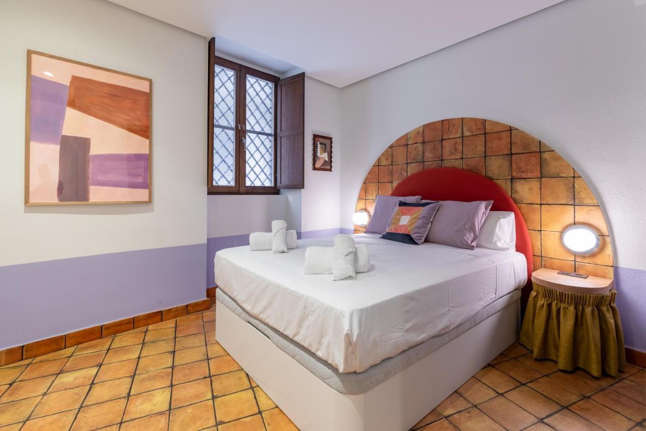 Apartup Market Square Deluxe Apartment